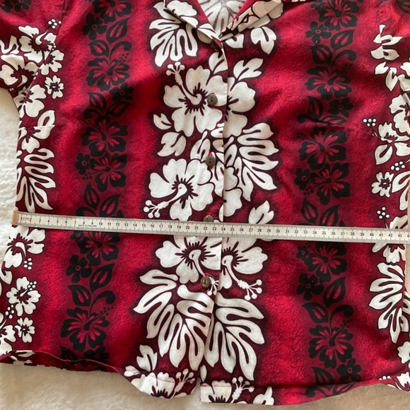 Short sleeved red Hawaiian shirt - Picture 10 of 10